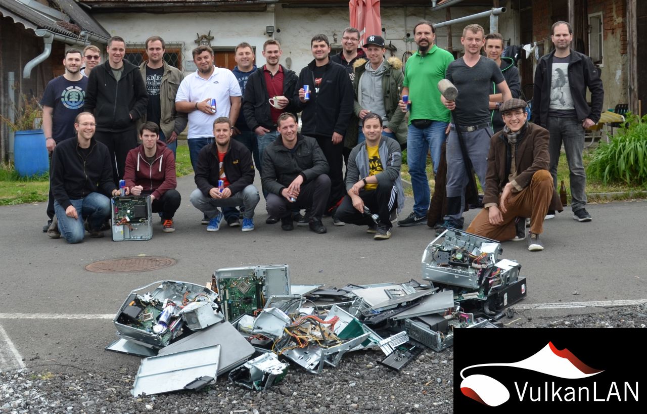 43.VulkanLAN 20170428 27 PC Weitwerfen Gruppenfoto 1280px